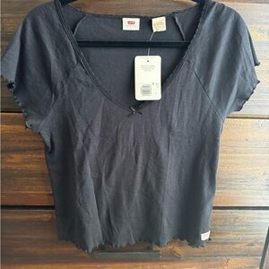 NWT Levi's Women's Black Short Sleeve Tee